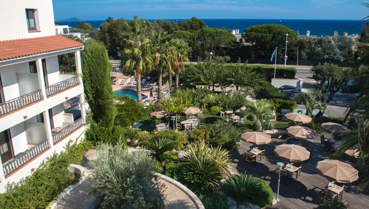 Le Catalogne background